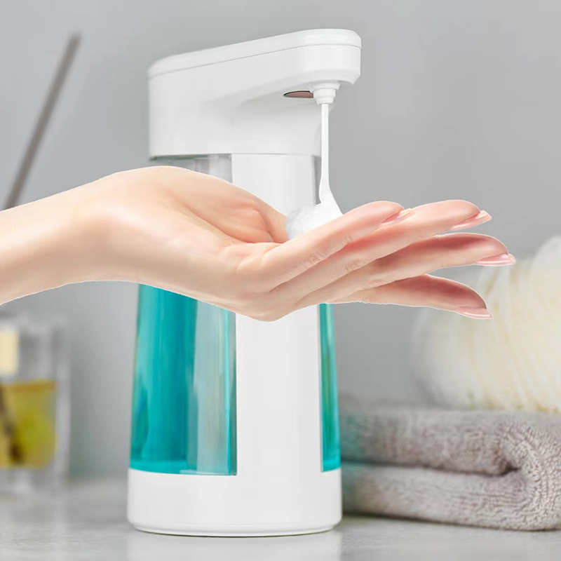 The hygienic advantages of the automatic soap dispenser's touchless design
